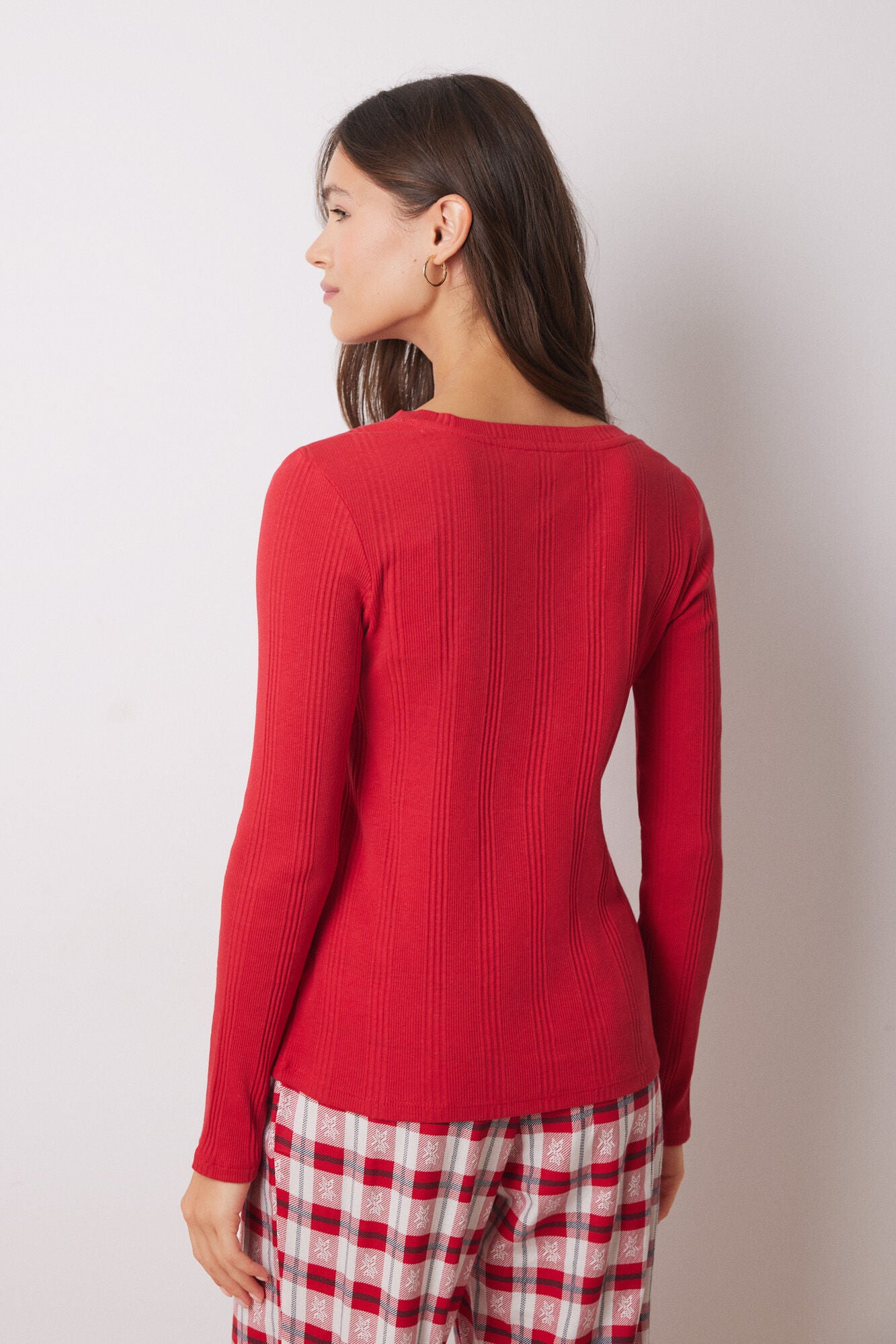 Red ribbed long sleeve sleeve t-shirt