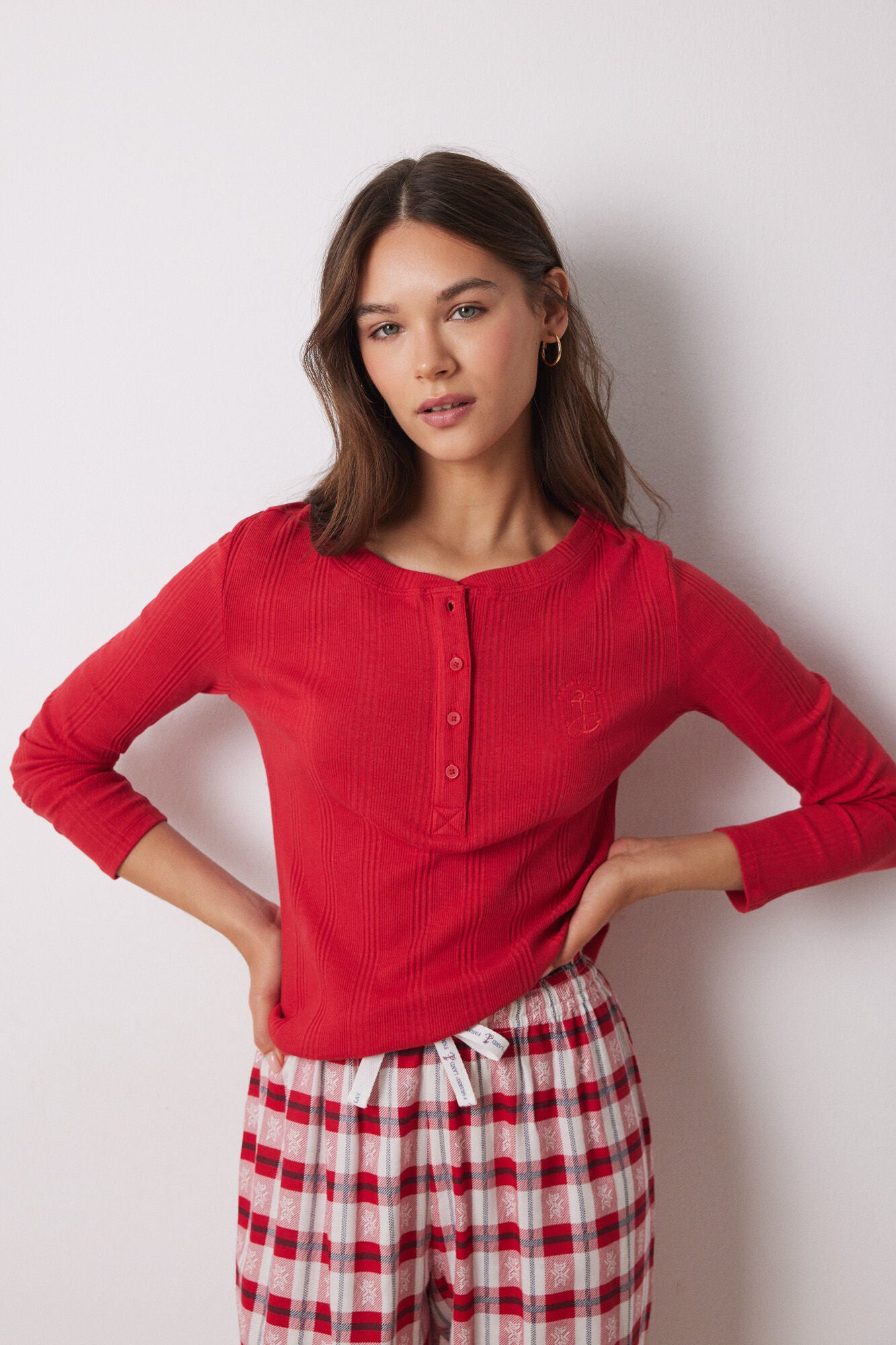 Red ribbed long sleeve sleeve t-shirt