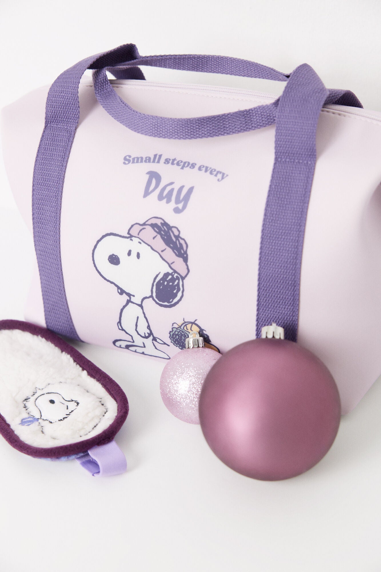 Snoopy lilac neoprene travel bag