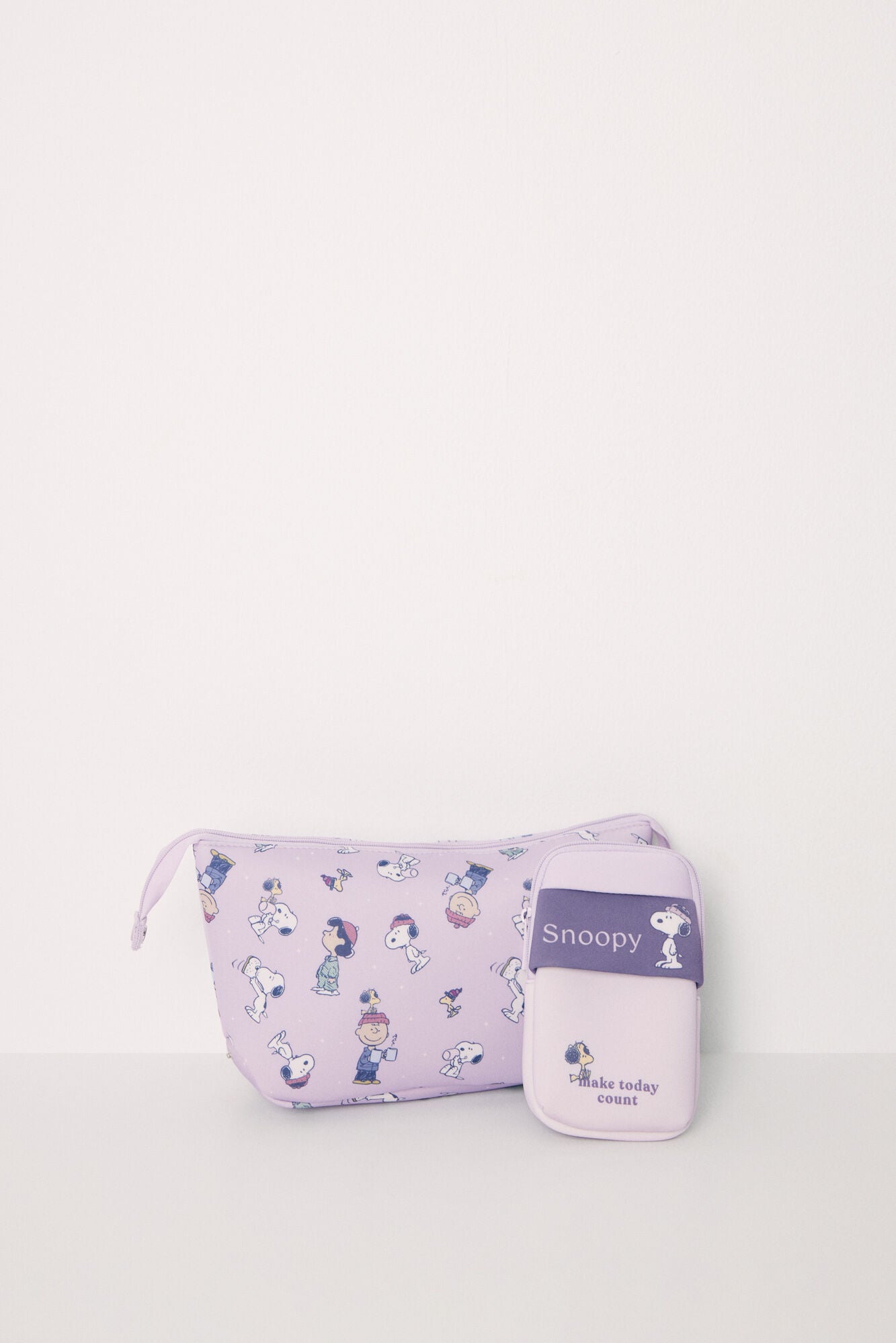 Medium lilac neoprene Snoopy toiletry bag